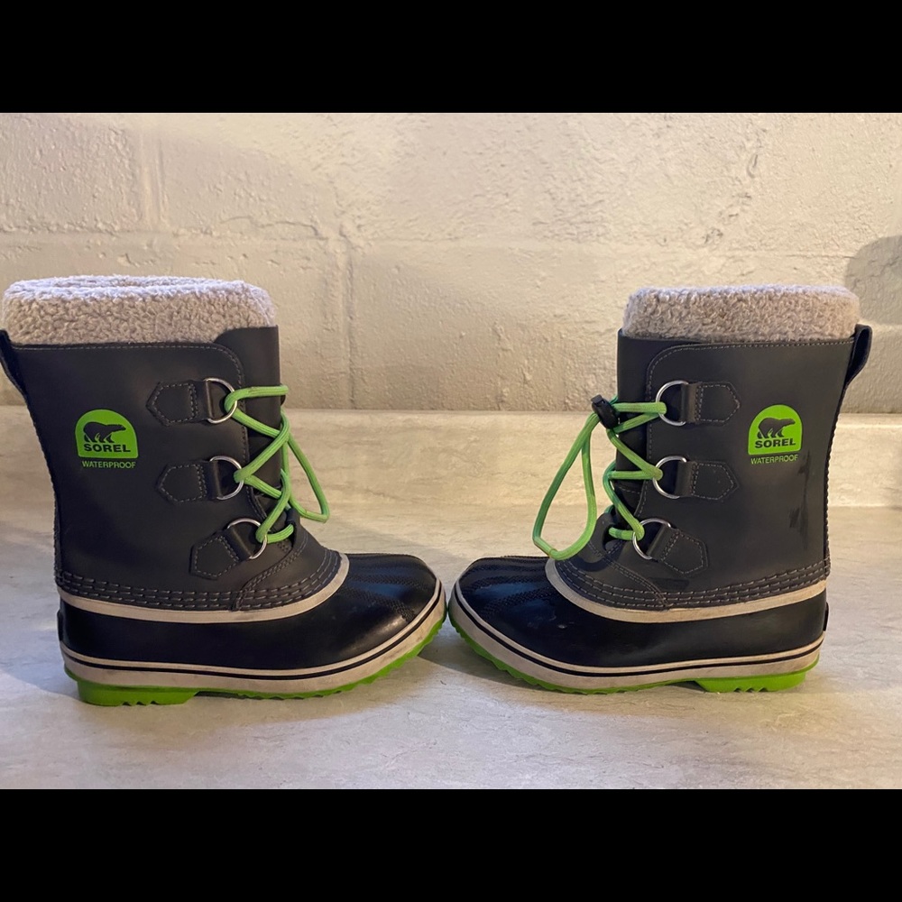 Boys Sorel snow boots